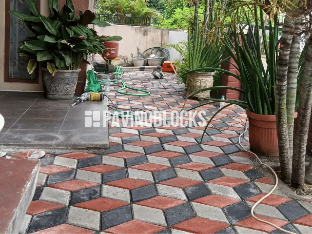Pemasangan paving block motif untuk halaman rumah — Pavingblocks.id Jabodetabek